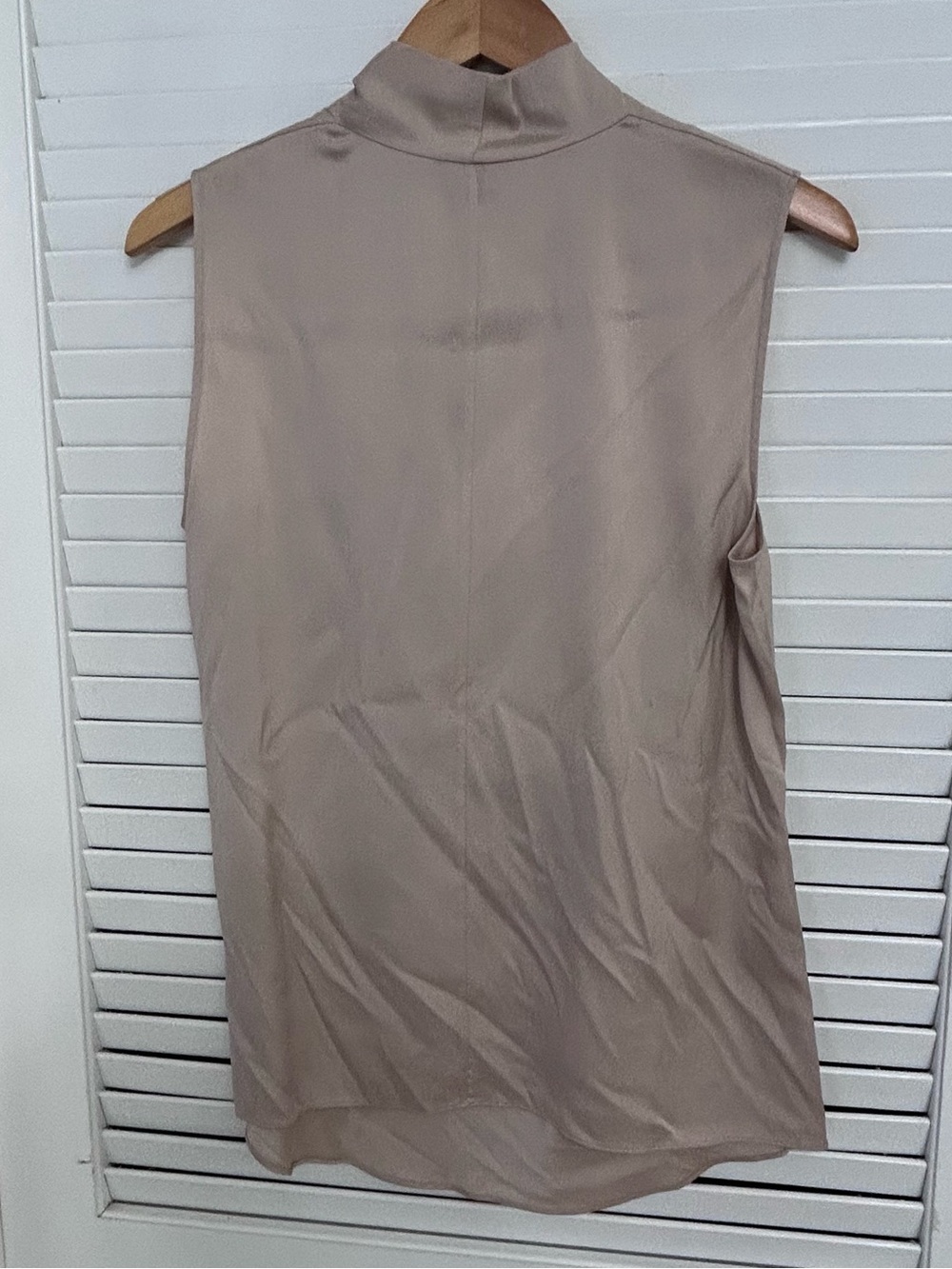 🧋MAKE OFFER🧋NWT Theory Sleeveless Codey Cowl Neck Blouse Silk Blend Sz Large - Picture 9 of 9